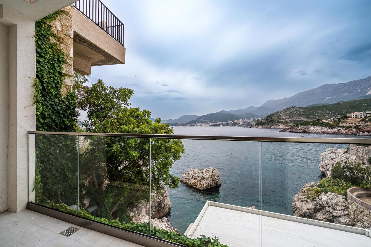 Blanche Cliff Sveti Stefan