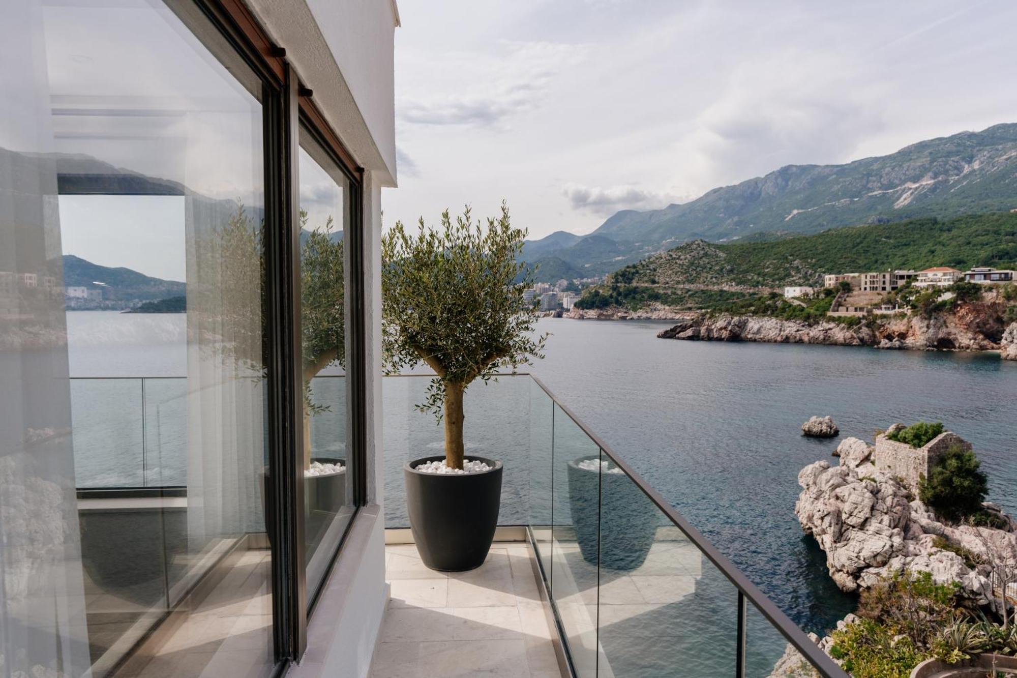Blanche Cliff * Sveti Stefan