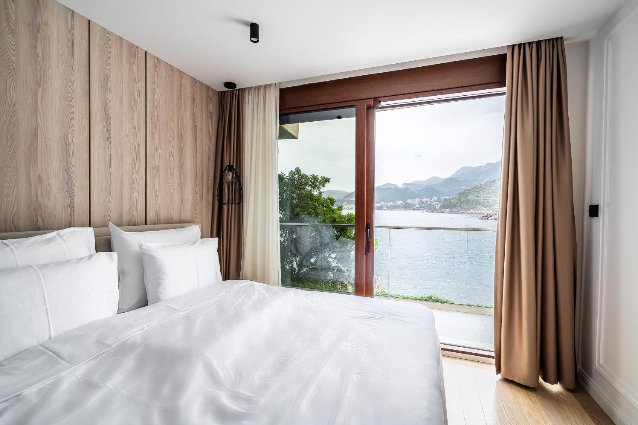 Blanche Cliff Sveti Stefan