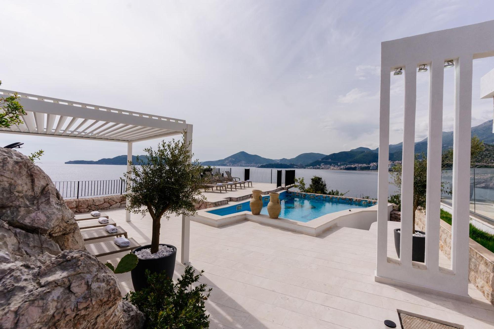 Blanche Cliff * Sveti Stefan